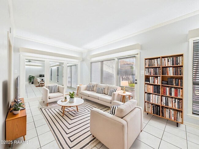 Photo - 19 Courtyard Cir