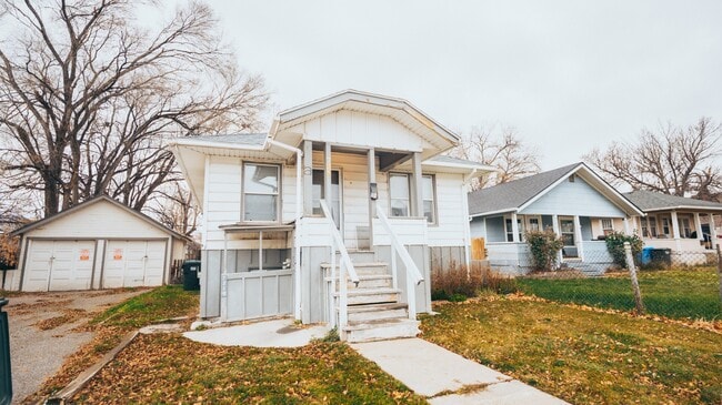 Building Photo - 725 N 10th Ave Unit A