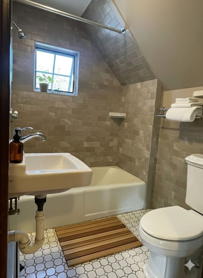 Photo - 118 Aiken Ave Unit 2nd Floor  2