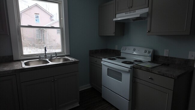 Photo - 422 Downing Pl