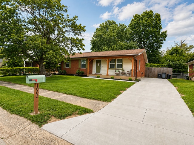 Building Photo - Charming 3-Bedroom Home in the Heart of Clarksville!