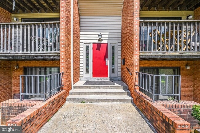 Entrance to Building - 4220 Crystal Ct Unit 3D