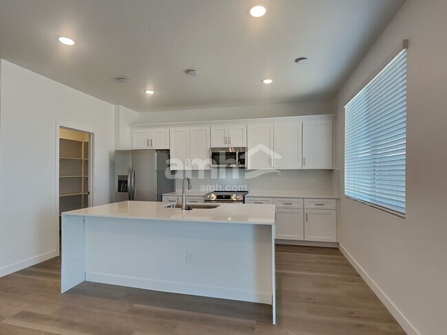 12523 W Flynn Ln