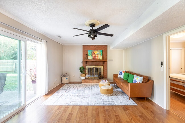 Photo - 6012 Old Coach Rd