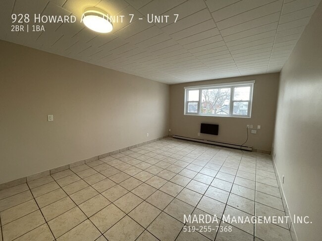 Building Photo - SPACIOUS 2 BED/1BATH IN CENTRAL WINDSOR + HYDRO Unit 7