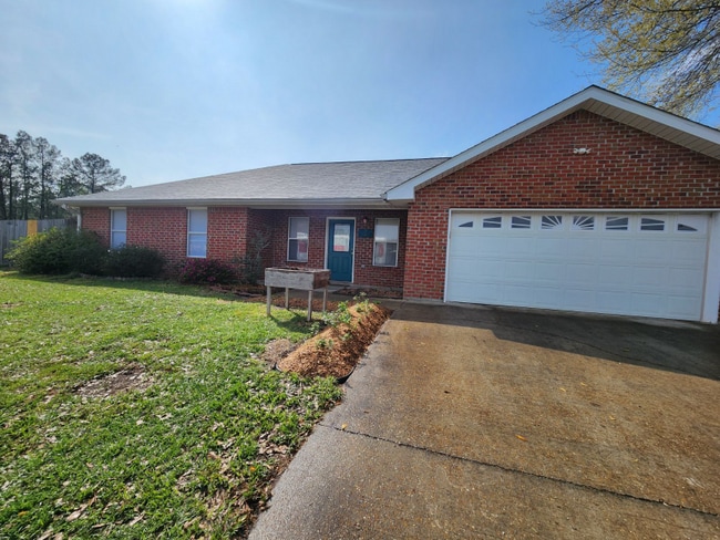 Building Photo - 1705 Briarwood St