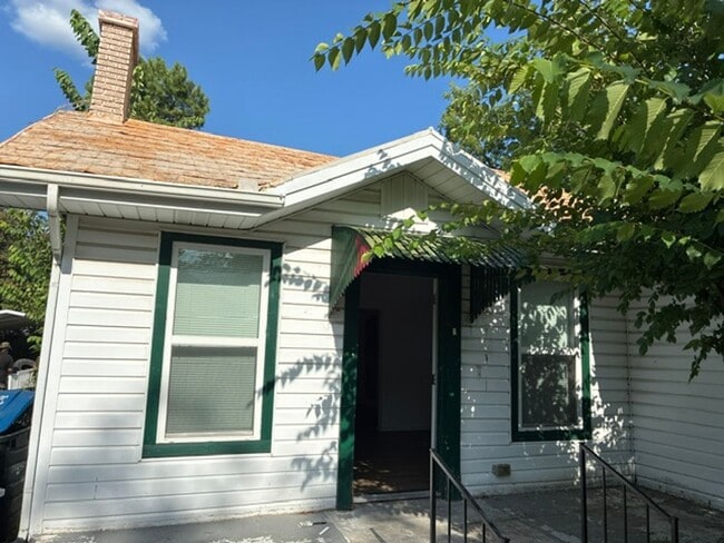 Building Photo - 3905 Stuart St