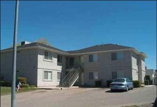 Photo - Conveniently Located 3 Bedroom 2 Bathroom Unit!