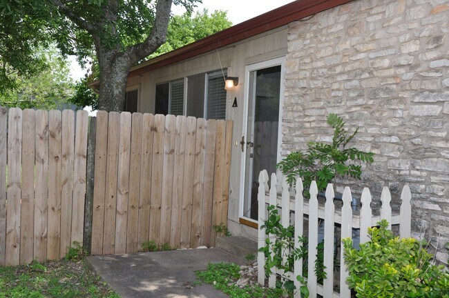 Photo - 3 Bedroom 2 Bath Duplex in Heart of Leander