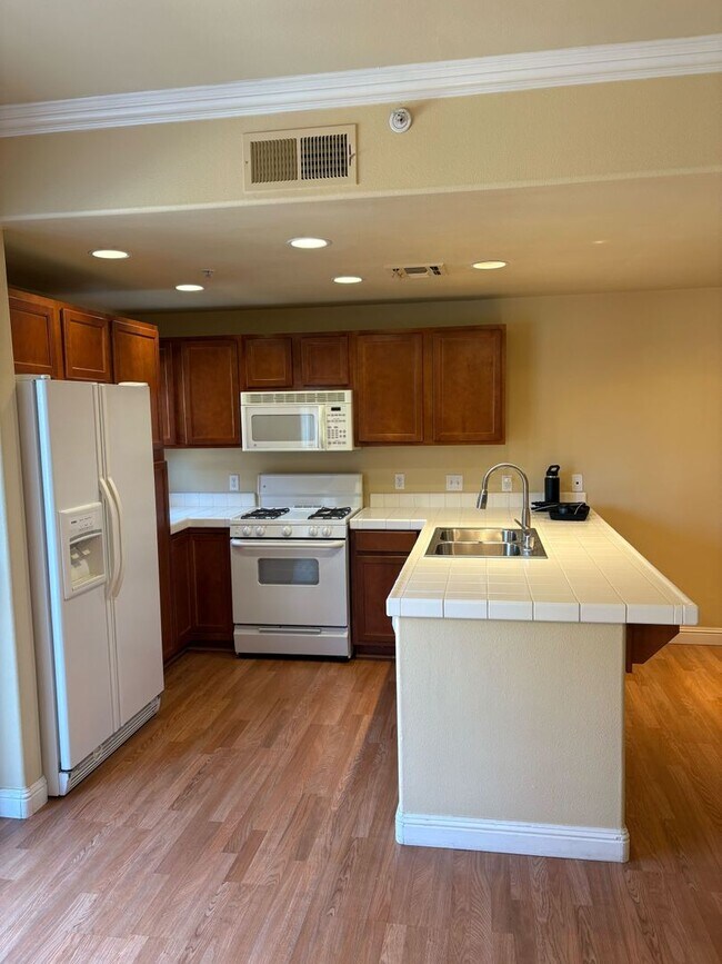 Upscale Living in Westlake Villas – Minute... - Upscale Living in Westlake Villas – Minute... Casa