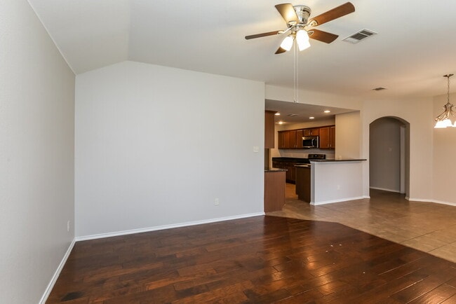 Photo - 2116 Meadow View Dr