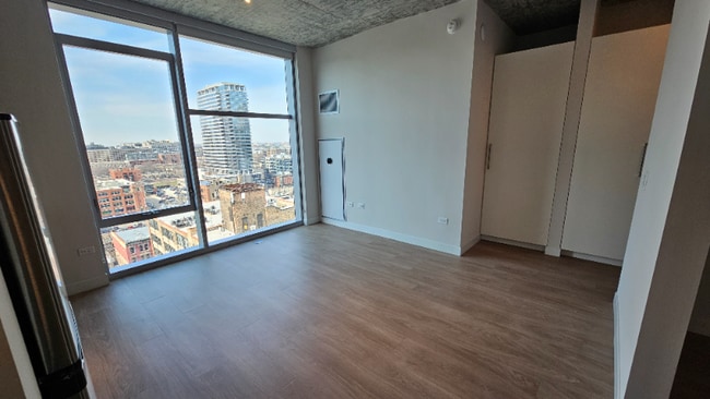 Photo - 208 W Chicago Ave