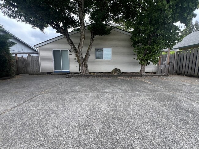 Building Photo - 444 N 12th St Rental