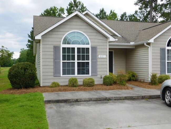 Building Photo - 221 Churchill Court - located in the Townes at Flamingo Oaks