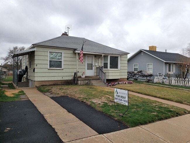 Building Photo - 218 S Lakeview Dr