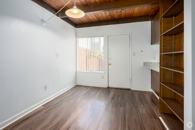 2BR, 1BA - 1050SF - Dining Room
