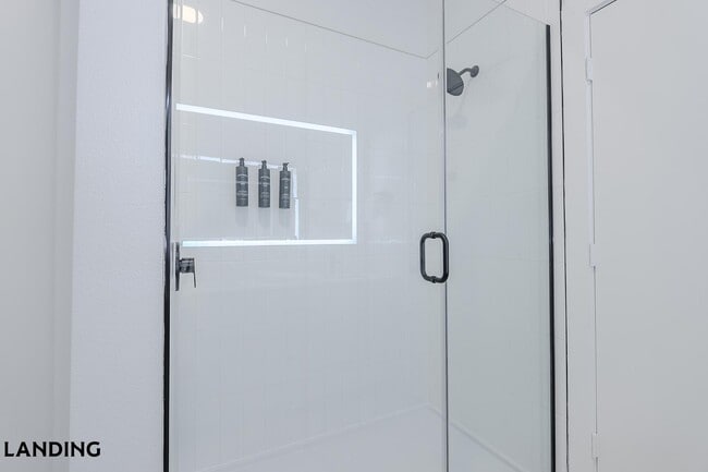 Photo - 2623 Keene St Unidad 562