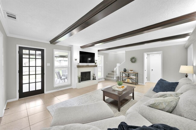 Building Photo - 223 Birchwood Dr