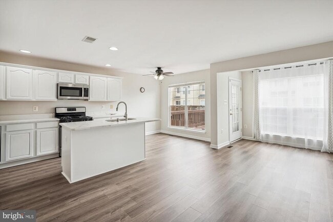 Building Photo - 11070 Doubleday Ln