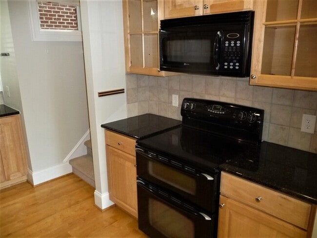 Photo - 400-107 W Rosemary St