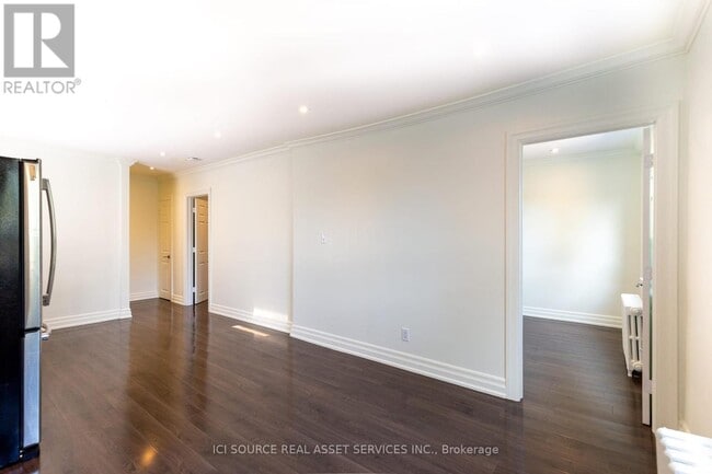 Photo - 253 Lakeshore Rd E