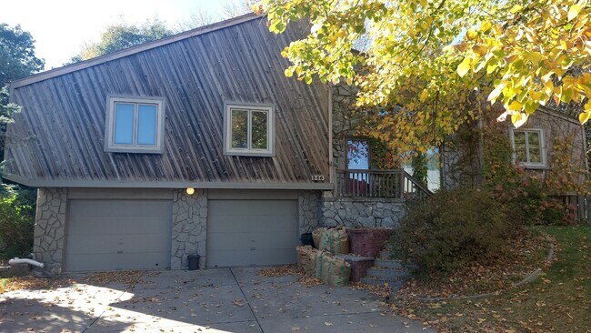 Photo - 866 S 156th Ave