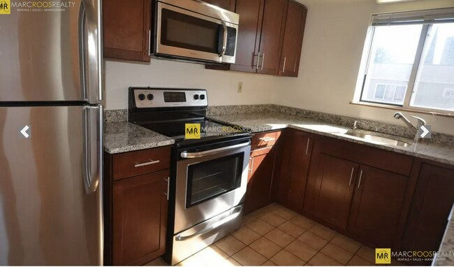 Photo - 332 Franklin St