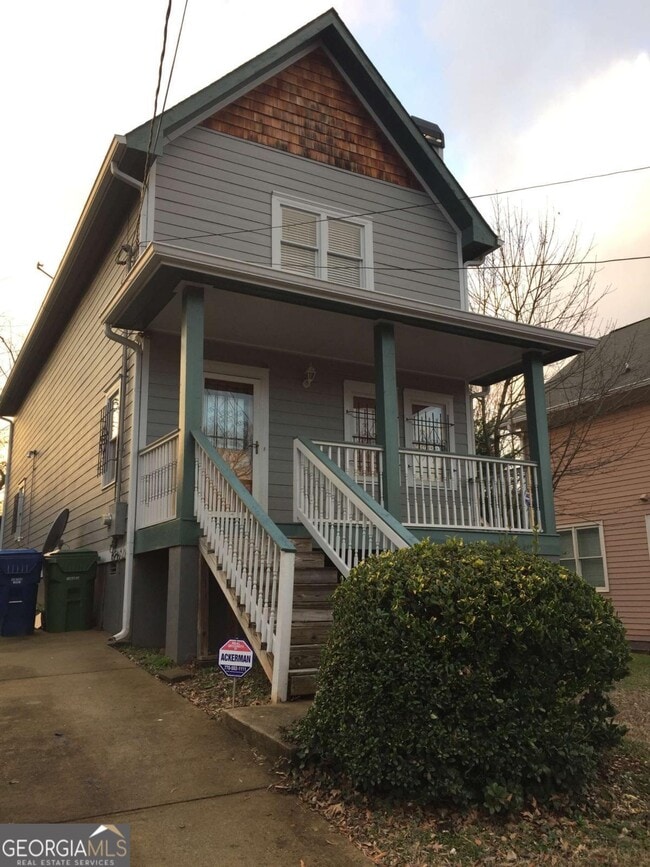 Building Photo - 685 Garibaldi St SW