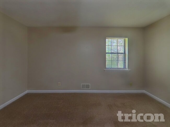 Photo - 208 Glenloch Ct