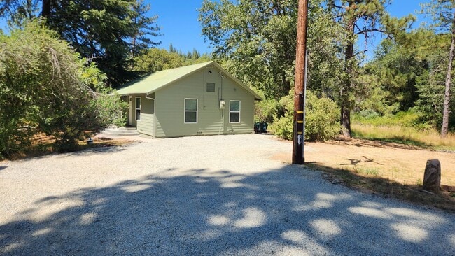 Building Photo - Lovely cottage home located minutes from Yuba devide