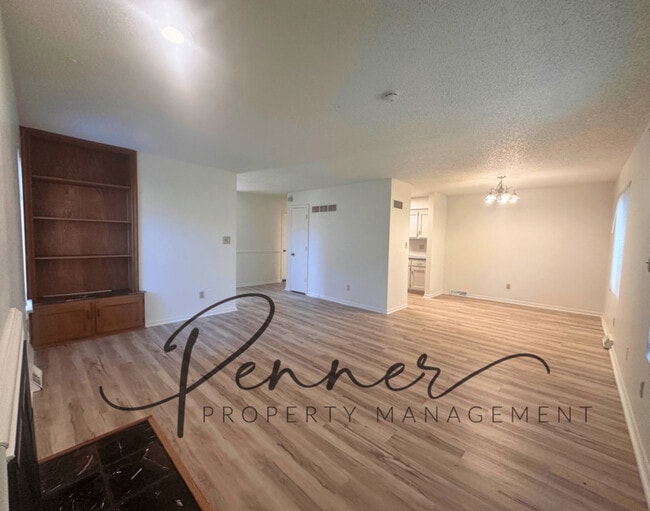 Photo - 1332 W 24TH