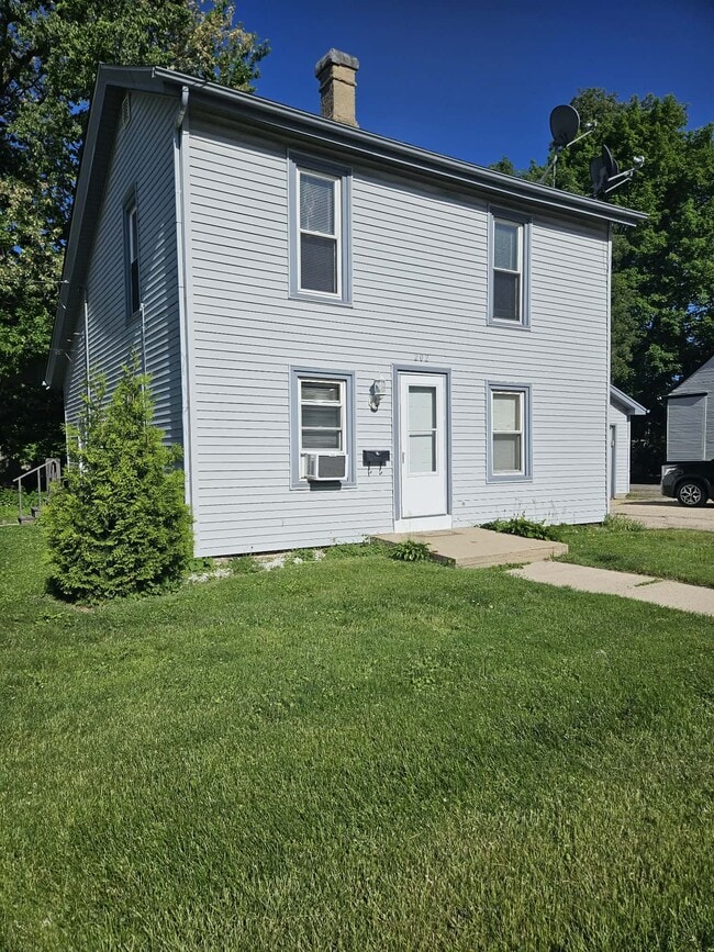 Building Photo - 202 S 3rd St Unit 202