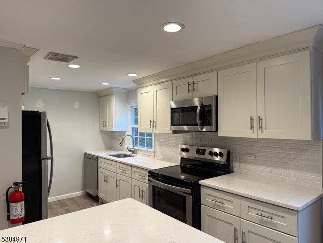 Building Photo - 200 N Lehigh Ave Rental