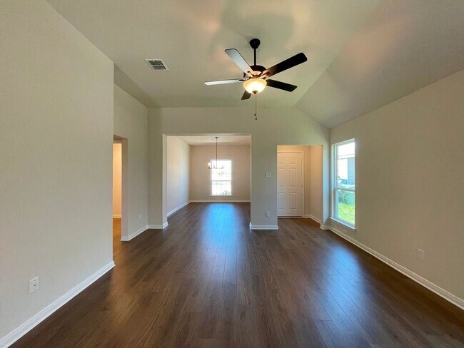Photo - 3050 Dade Loop
