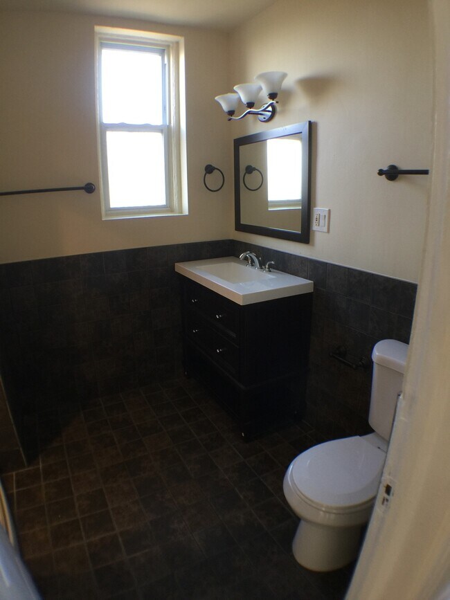 Photo - DePaul University 4 - Bedroom 2-Bath Unit # 4