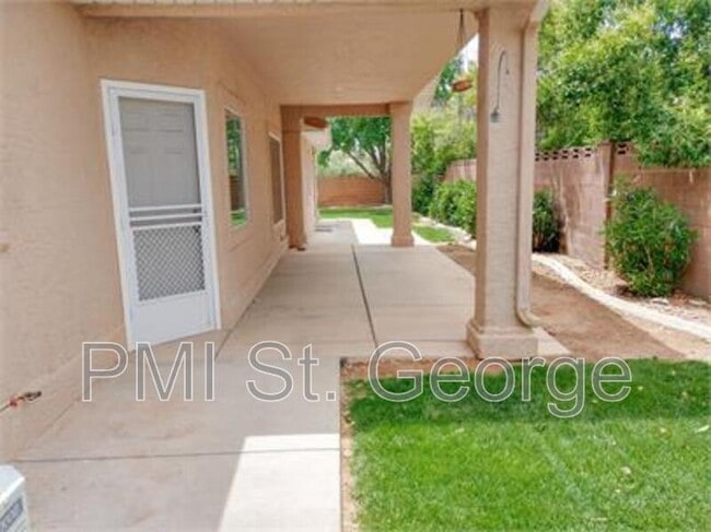 Photo - 1569 Tamarisk Dr