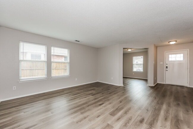 Photo - 109 Clover Leaf Ln