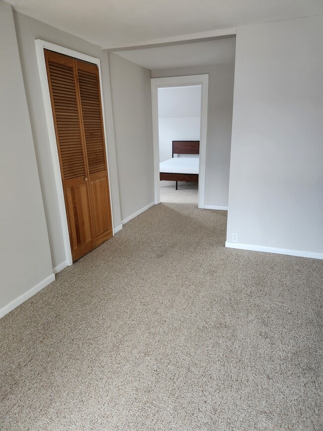 Photo - 321 W Eighth St Unit upper