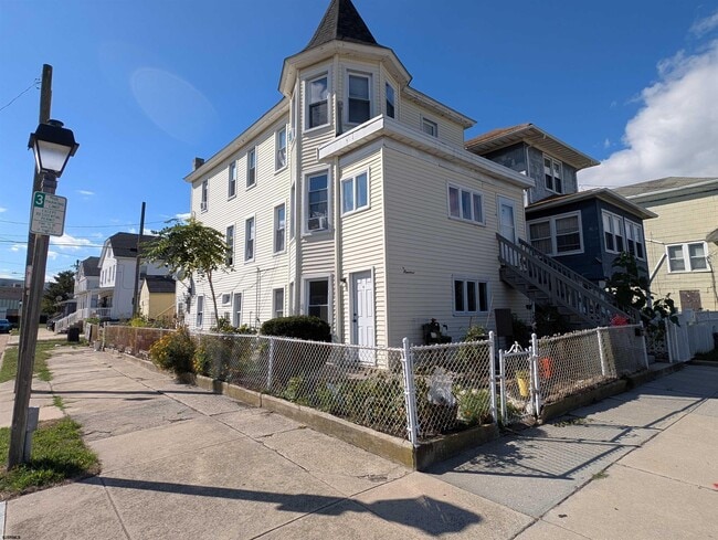 Building Photo - 600 N Michigan Ave Unit 1