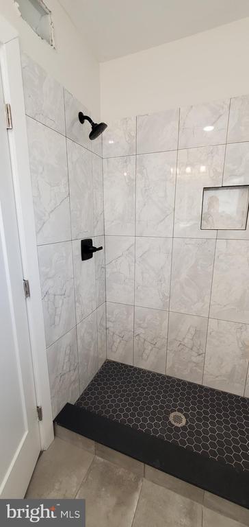 Photo - 536 W Huntingdon St