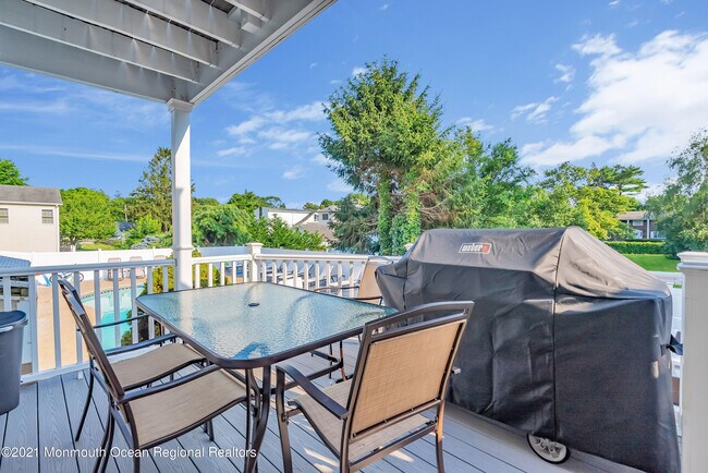 Photo - 45 Roslyn Ct House