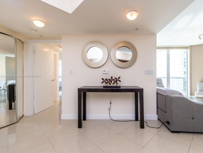 Building Photo - 16699 Collins Ave Unit 1709