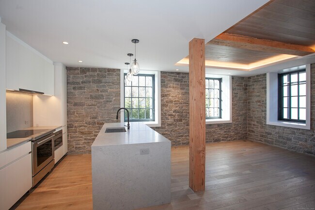 Photo - 41 Richmondville Ave Unit 209