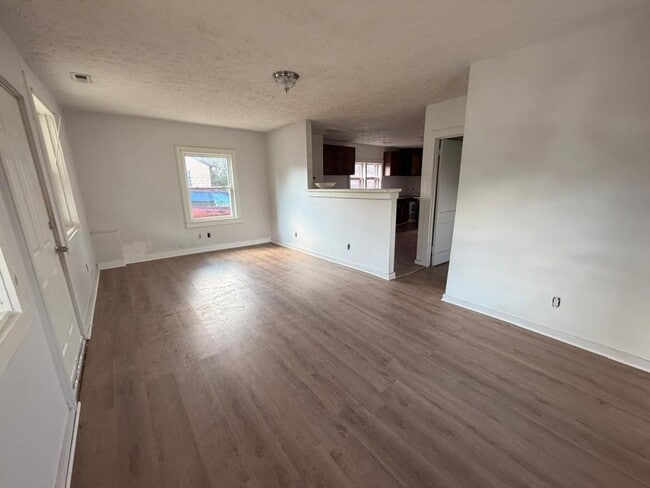 1201 W Baxter Ave