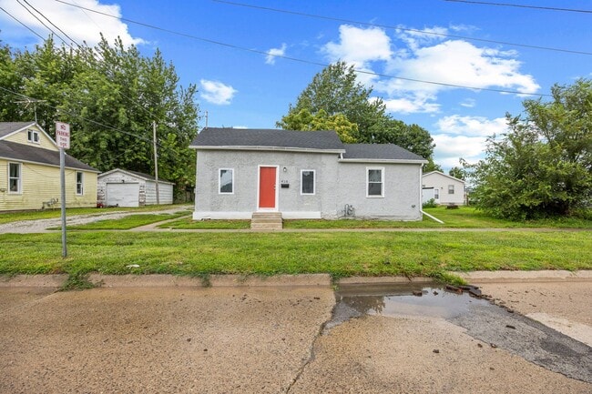 Building Photo - 3BR Home with Modern Kitchen in Knoxville, IA