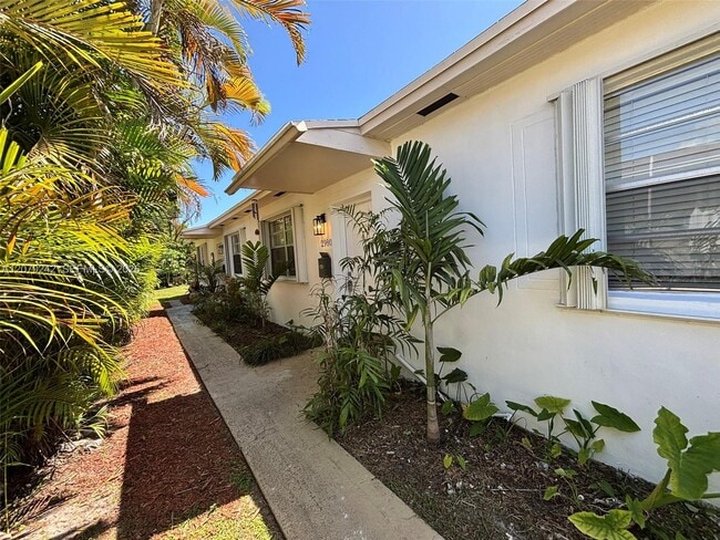 Building Photo - 2980 SW 25th St Unit 1