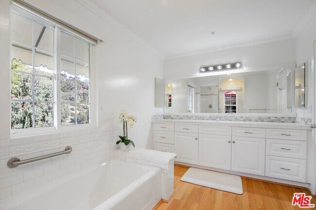 3855 Rambla Pacifico St Unit D