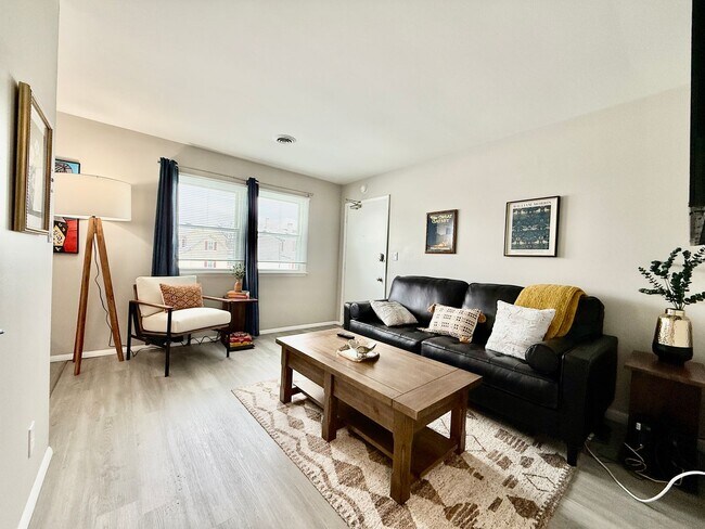 Photo - Cozy Two Bedroom Apartment in the City Center