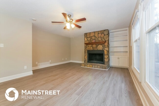 Photo - 325 Derby Dr