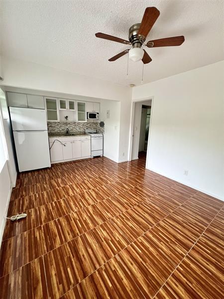 Building Photo - 2918 N Ocean Blvd Unit 4 Rental